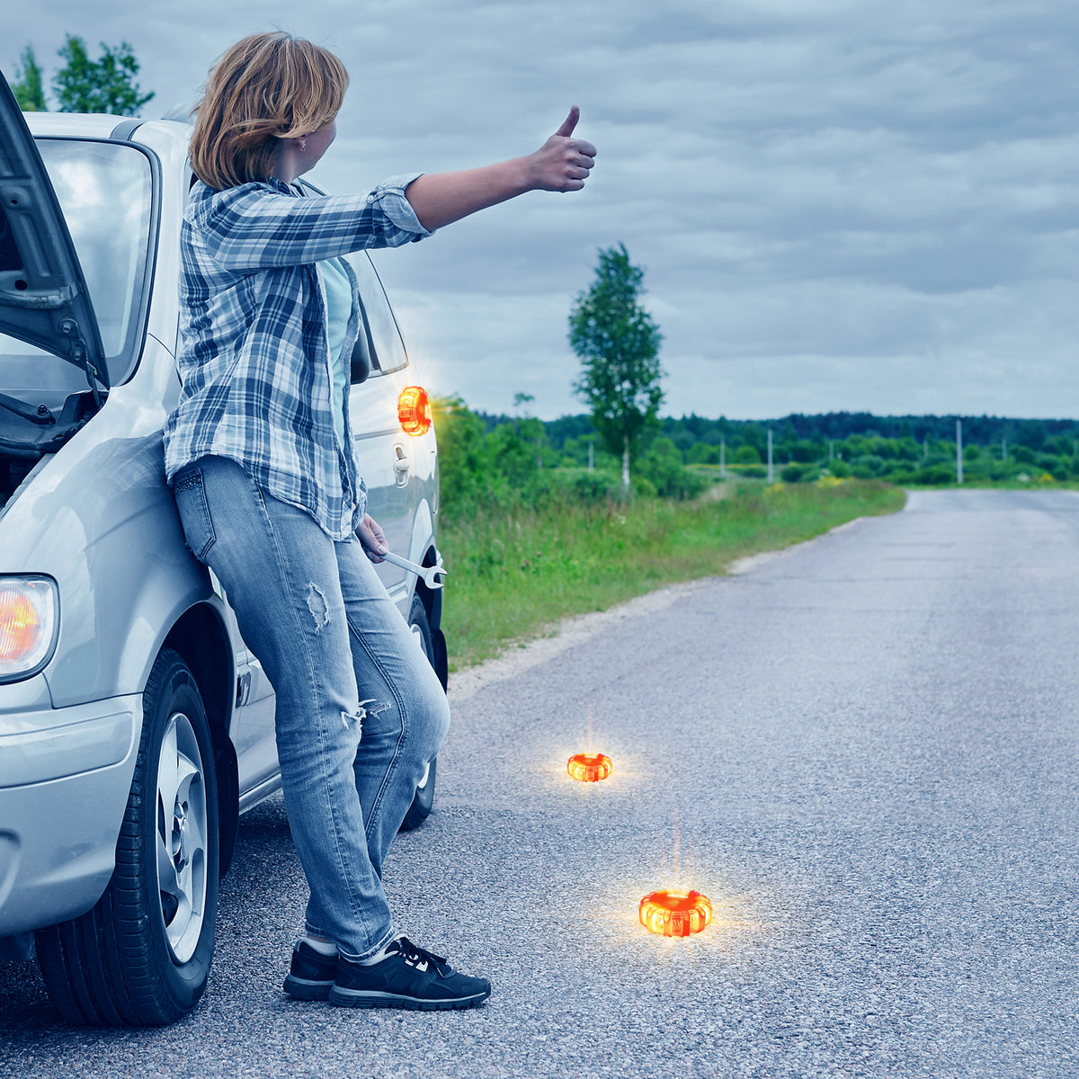 STP Emergency Auto LED Road Flare Discs, 8 Flash Modes/2 Mounting Options, 1 Mile Signal Viability